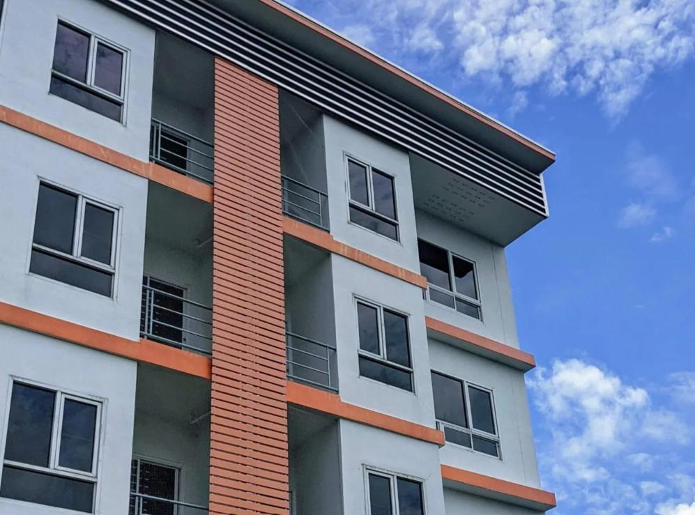 V At Panus Hotel Phanat Nikhom Exterior foto