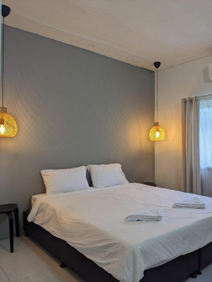 V At Panus Hotel Phanat Nikhom Exterior foto